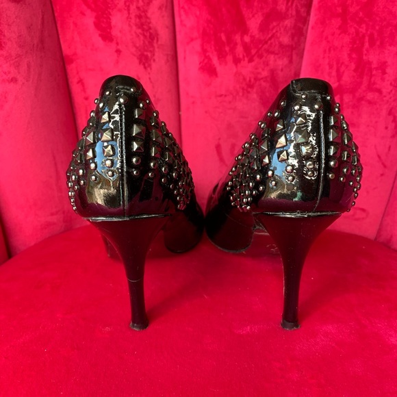 Isola Black Leather Classic Heels Studded 9.5 - Picture 3 of 4